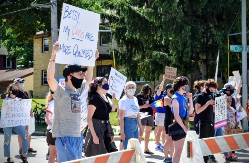 Here’s How Pence and DeVos Were Greeted In Waukesha