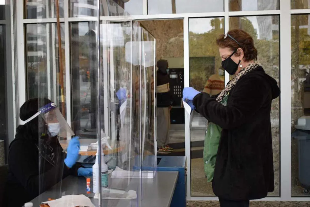 Milwaukee early voting x