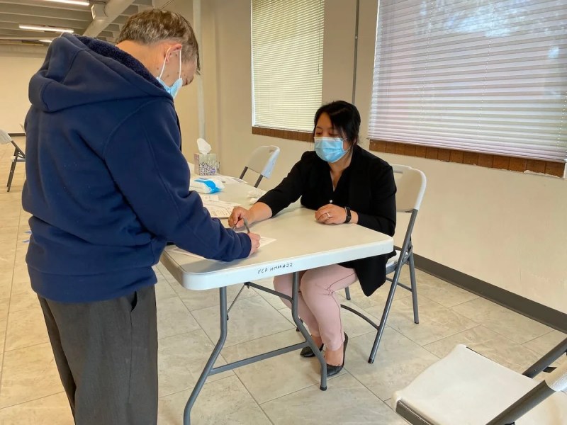 true vue signs someone in for a covid vaccine