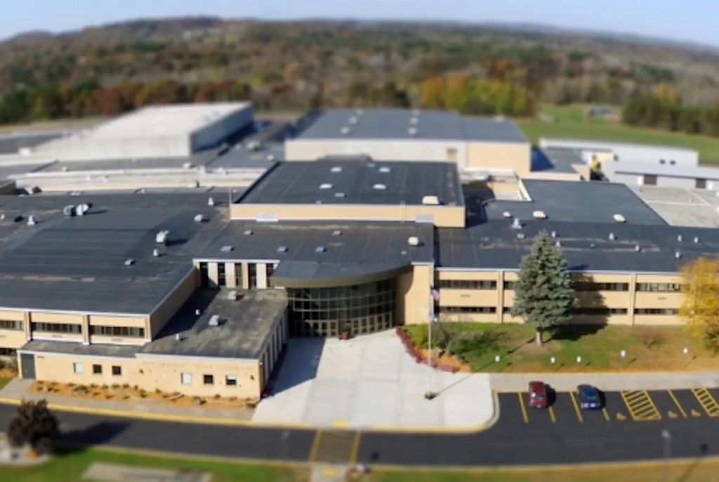 Menomonie School Board Ends Mandatory COVID Contact Quarantines, Leaves Decision With Parents