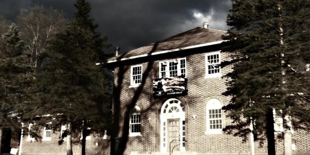 Scare Yourself Senseless at These Haunted Wisconsin Attractions