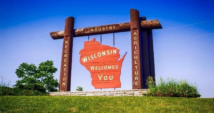 10 Wisconsin Small Towns and the Random Reason They’re World-Famous