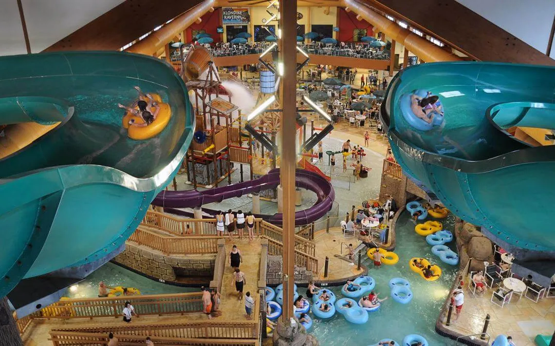 Wisconsin’s 5 Biggest Indoor Waterparks, Ranked by Slide Count 