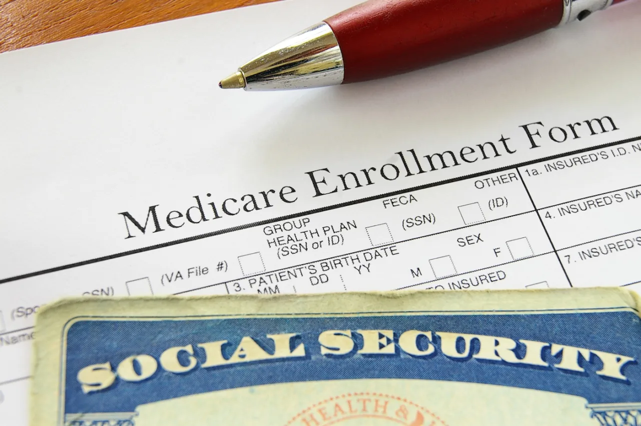 SocialSecurityCardAndMedicareEnrollmentForm