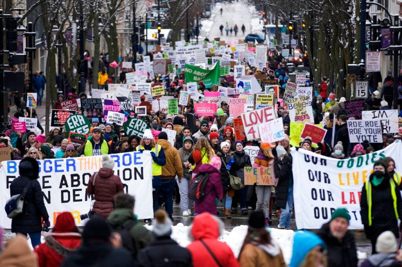 Protesters in Wisconsin supporting abortion rights