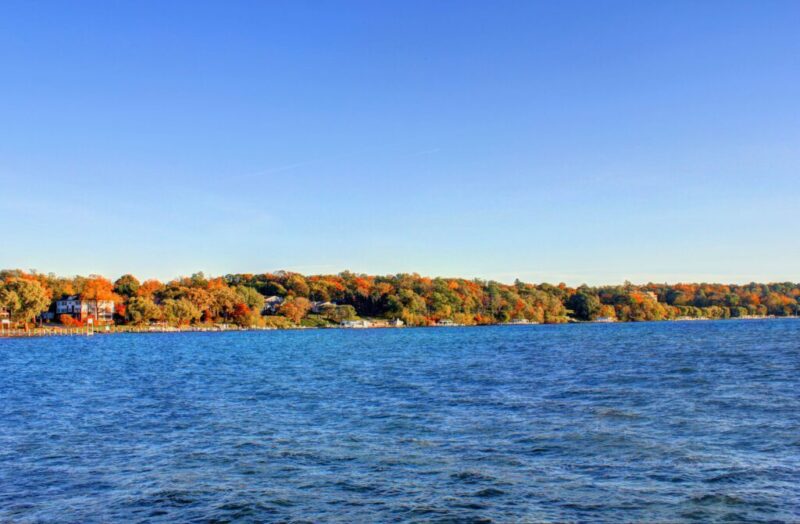 8 Wisconsin lakes where you can rent a stand-up paddleboard