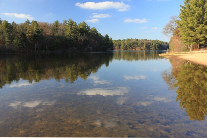 8 Wisconsin lakes where you can rent a stand-up paddleboard