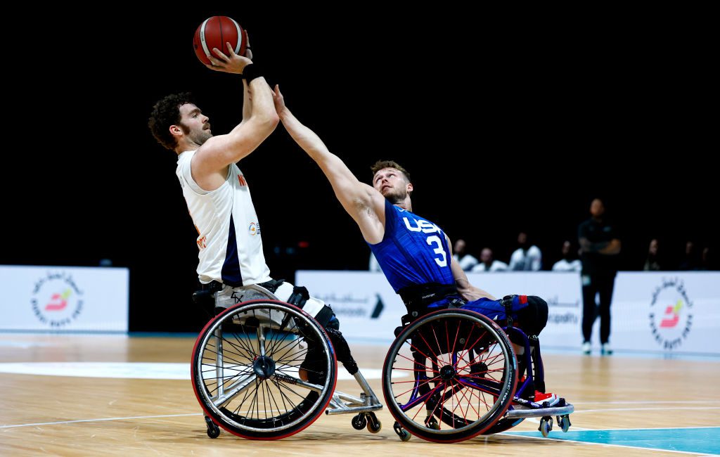 DUBAI, UNITED ARAB EMIRATES - JUNE 18: Mendel Op Den Orth of The Netherlands controls the ball shoots as Talen Jourdan of USA attempts to block during the IWBF Wheelchair Basketball World Championships 2022 Men's Semi Final match between USA and The Netherlands on June 18, 2023 in Dubai, United Arab Emirates. (Photo by Francois Nel/Getty Images)