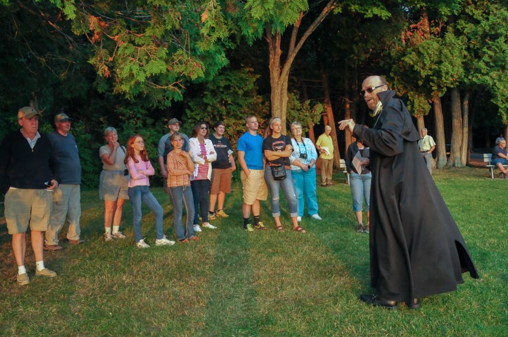 9 spooky Wisconsin ghost tours that will give you goosebumps