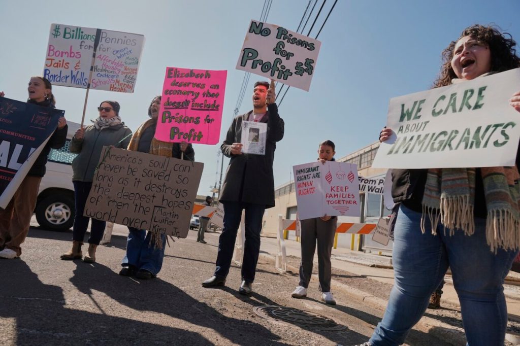 Republicans pass bill to micromanage county sheriffs on immigration enforcement