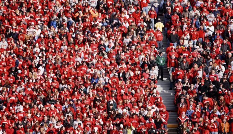 Badgers gift guide: What to get University of Wisconsin sports fans