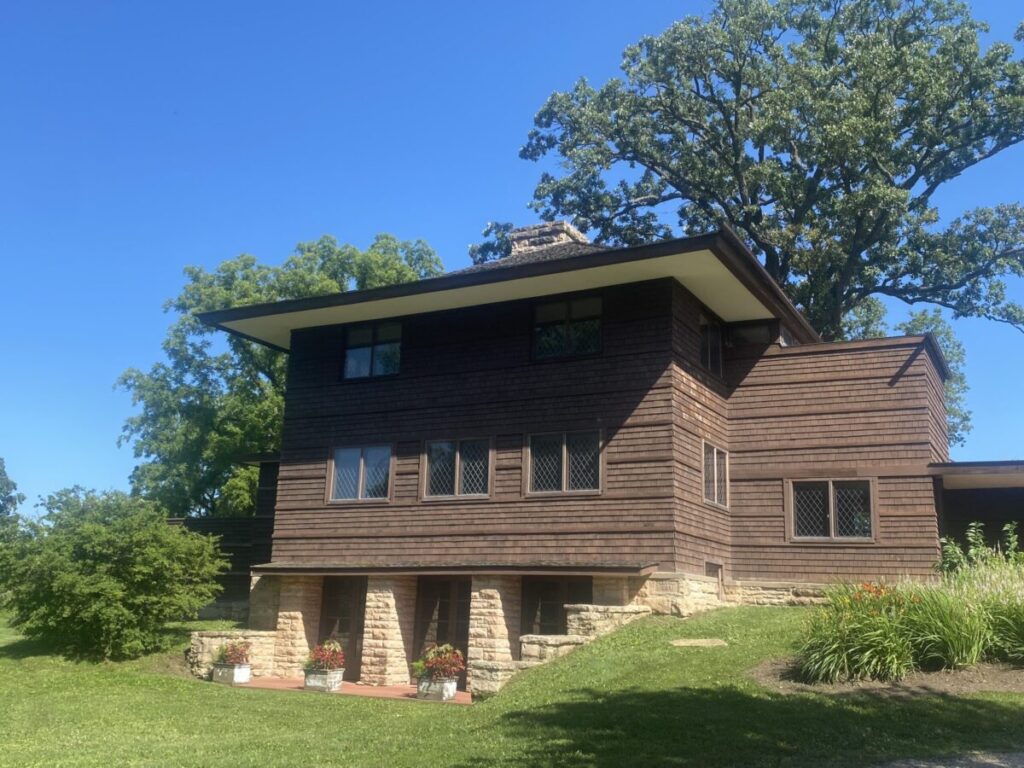 frank lloyd wright designed the Tan-y-Deri House, a creative writing retreat