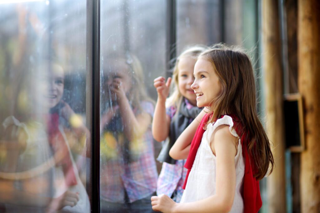 there are at least 10 fun things to do in the greater milwaukee area with kids before summer ends