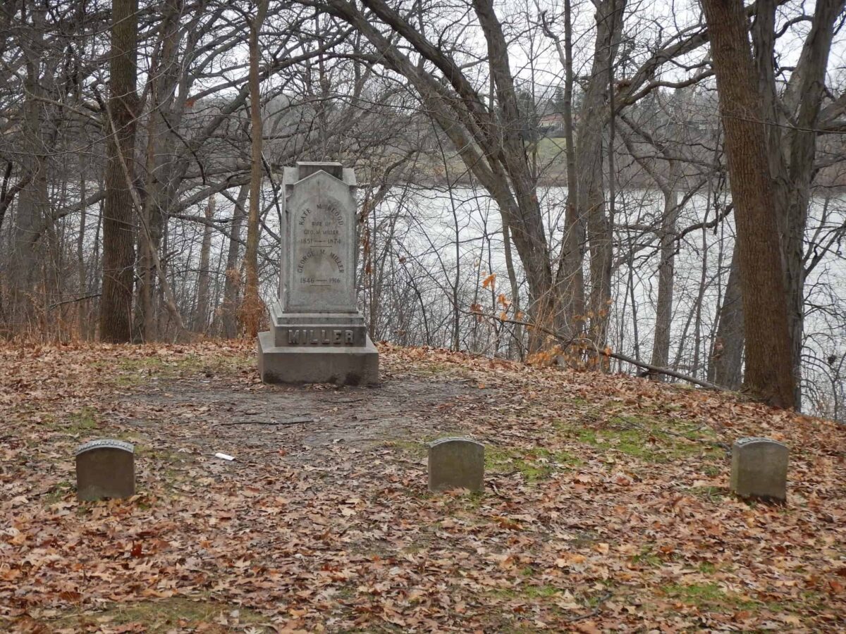 5 of the most haunted cemeteries in Wisconsin 5 of the most haunted cemeteries in Wisconsin