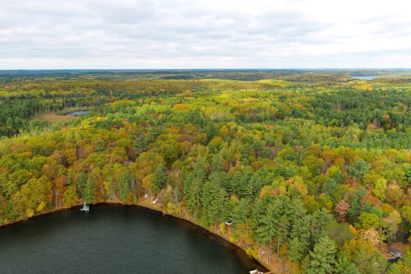 Fall colors around Lower Kaubashine Lake.