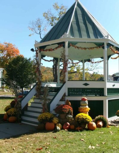 To celebrate 25 years of “Gilmore Girls,” we’re looking at five real-life Wisconsin towns that would make the ideal Stars Hollow-inspired getaway.