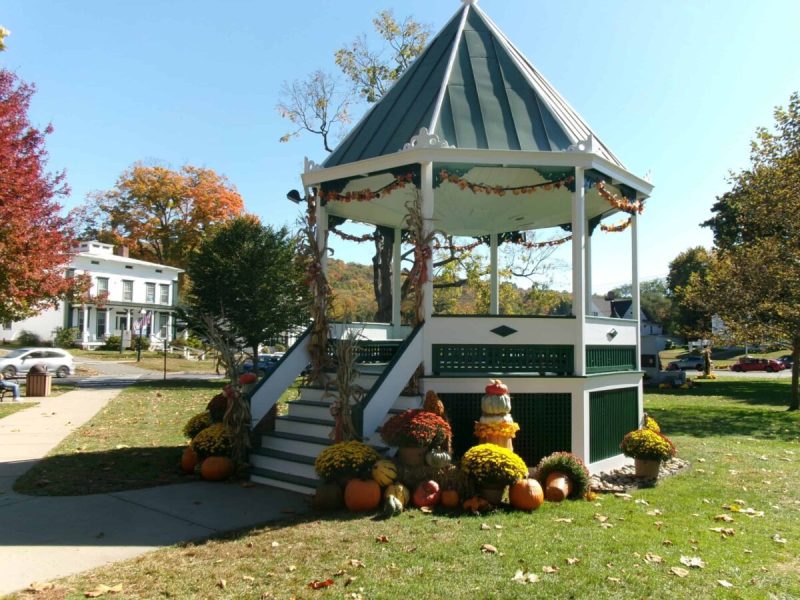 To celebrate 25 years of “Gilmore Girls,” we’re looking at five real-life Wisconsin towns that would make the ideal Stars Hollow-inspired getaway.