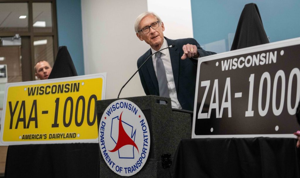 Wisconsin unveils blackout, retro yellow license plates