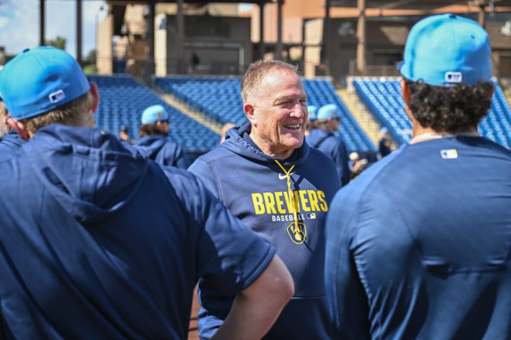 Brewers, manager Pat Murphy agree on new multi-year contract
