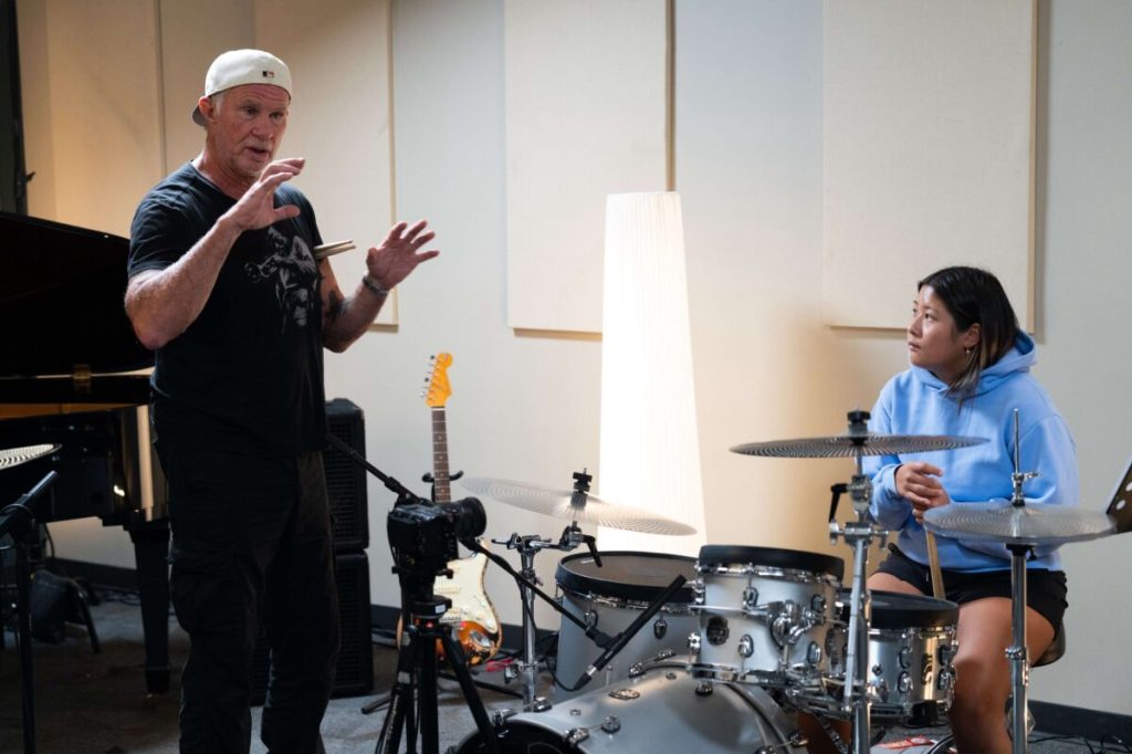 Red Hot Chili Peppers’ Chad Smith starts music program in Milwaukee