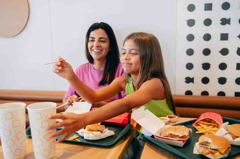 When kids eat free, everyone wins—kids get meals they enjoy, and parents end up saving a bit on their bill.
