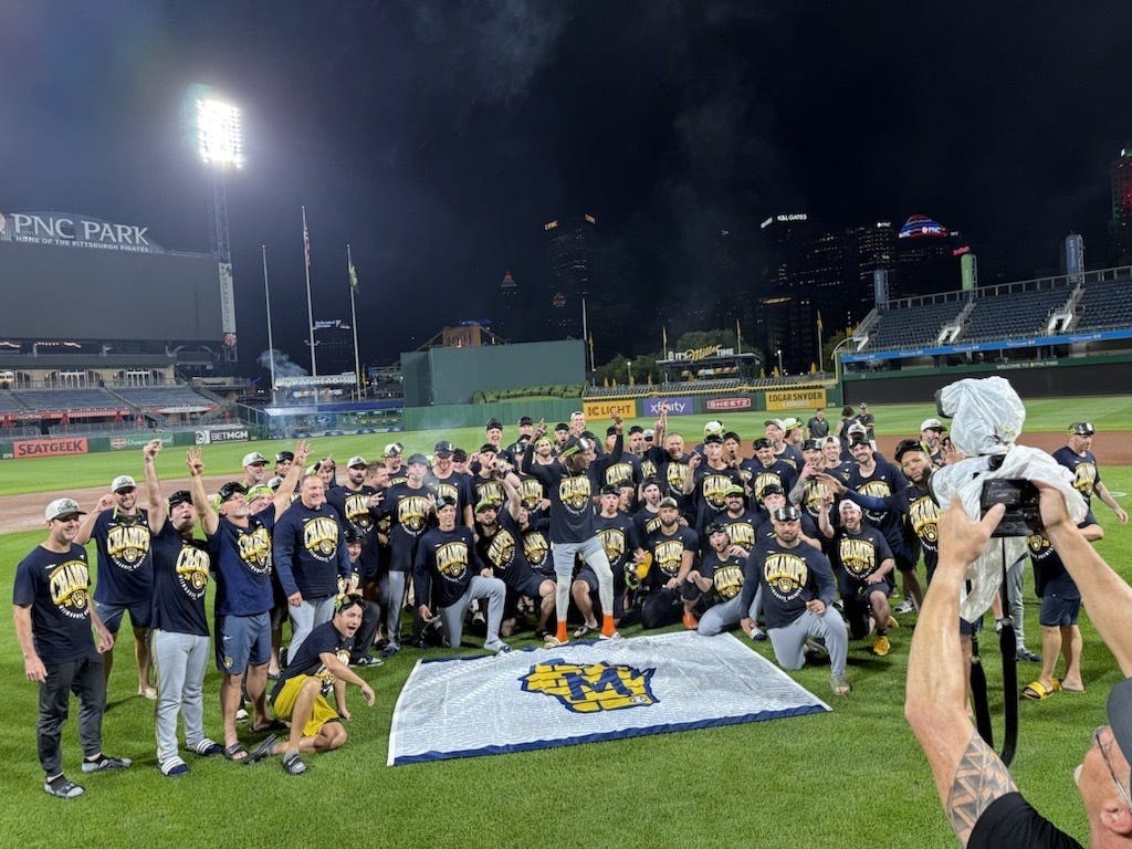 Brewers make history with fourth straight Central Division title